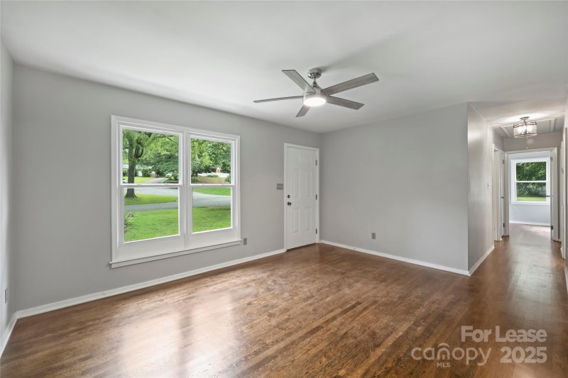 Property image 3 of 2840 Edsel Place in Windsor Park, Charlotte, NC 28205