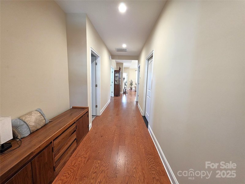 Property image 3 of 835 Wynnshire Drive in Wynnshire Ridge, Hickory, NC 28601