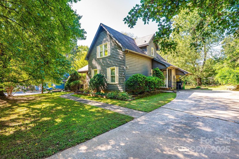 Property image 2 of 6315 Deep Forest Lane in Forest Pawtuckett, Charlotte, NC 28214