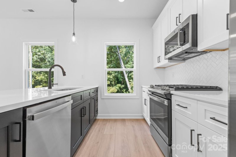 Property image 5 of 3940 Hager Drive in Westerly Hills, Charlotte, NC 28208