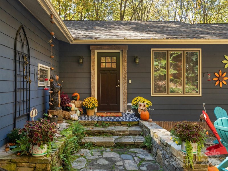 Property image 4 of 1320 Campbell Drive in Glen Cannon, Pisgah Forest, NC 28768