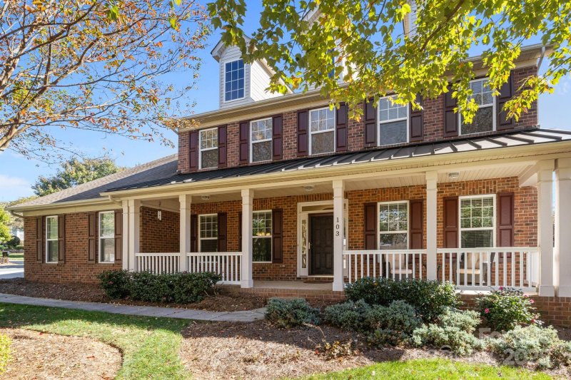 Property image 2 of 103 Glenholden Lane in Northbridge, Mooresville, NC 28115