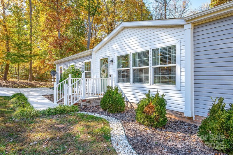 Property image 2 at 126 Tradewinds Court, Mooresville, NC 28115