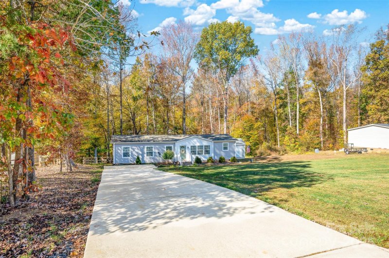 Property image 3 at 126 Tradewinds Court, Mooresville, NC 28115