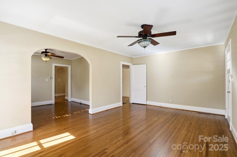 Property image 3 of 3108 Westmoreland Avenue in Commonwealth Park, Charlotte, NC 28205