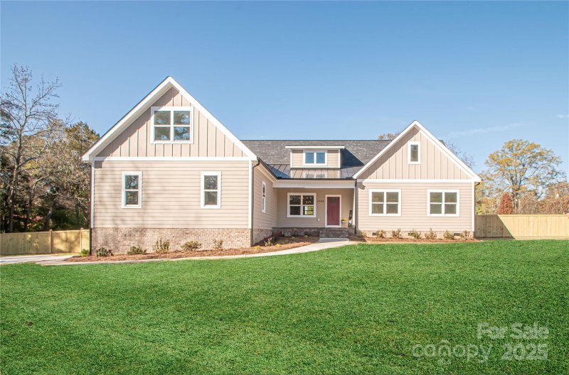 Shannon Hills, Monroe community