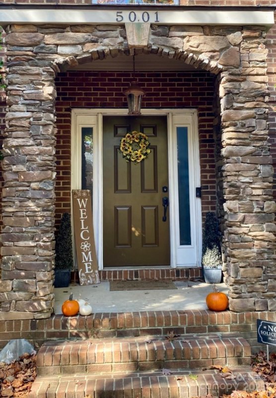 Property image 3 of 5001 Ardenwoods Drive in Farmwood North, Charlotte, NC 28215