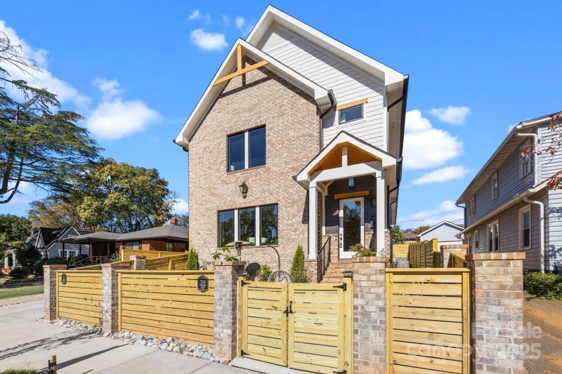 2119 Lombardy Circle