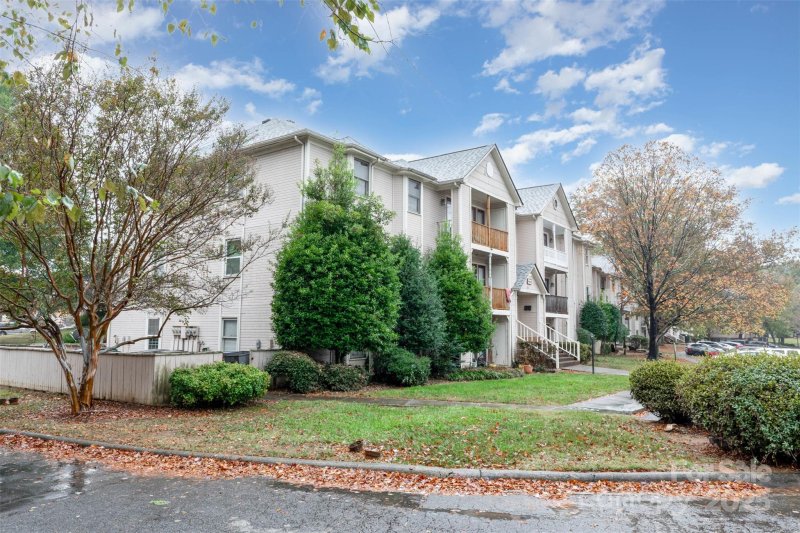 Property image 2 at 6166 Meadow Rose Lane, Charlotte, NC 28215