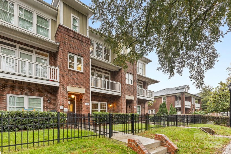 Property image 2 of 129 Grandin Road in Wesley Heights, Charlotte, NC 28208