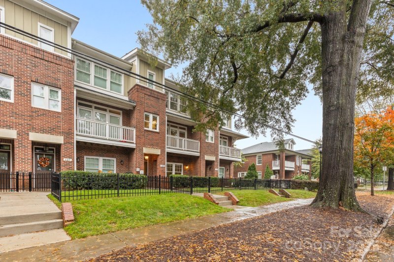 Property image 3 of 129 Grandin Road in Wesley Heights, Charlotte, NC 28208