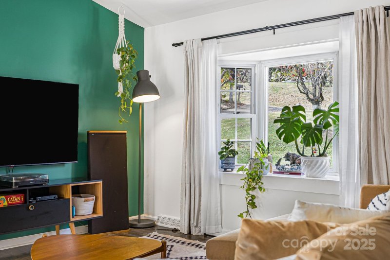 Property image 5 of 16 Woodfield Road in Glen Meadows, Arden, NC 28704