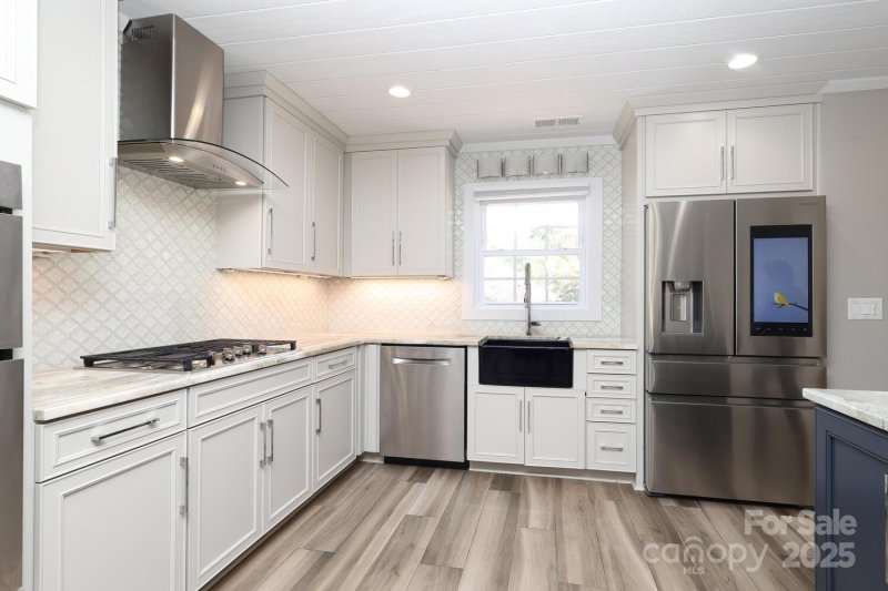 Property image 2 of 10812 Winterbourne Drive in Kensington At Raintree, Charlotte, NC 28277