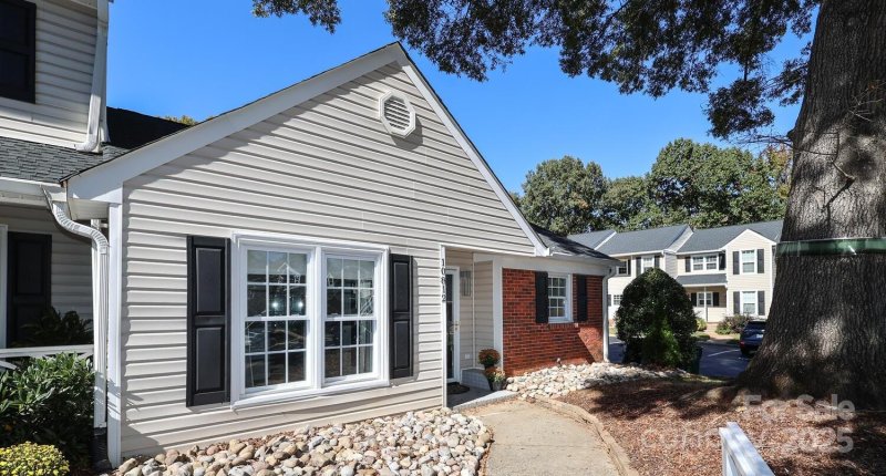 Property image 3 of 10812 Winterbourne Drive in Kensington At Raintree, Charlotte, NC 28277