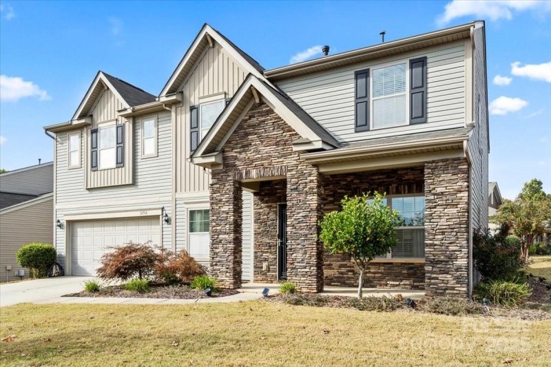 Property image 2 of 14706 Metaghan Court in Creekshire Village, Charlotte, NC 28278