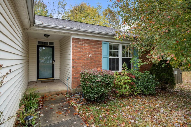 Property image 2 at 5704 Shining Oak Lane, Charlotte, NC 28269