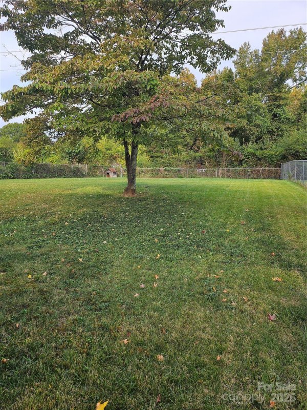 Property image 3 of 1245 Pondella Drive in Hidden Valley, Charlotte, NC 28213