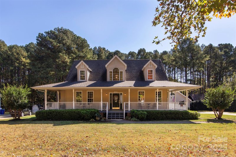 Property image 2 of 1595 High Ridge Drive in Forest Ridge, Stanley, NC 28164