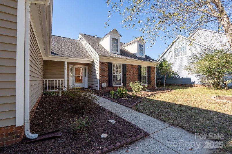 Property image 4 of 9328 Hanworth Trace Drive in Landen Meadows, Charlotte, NC 28277