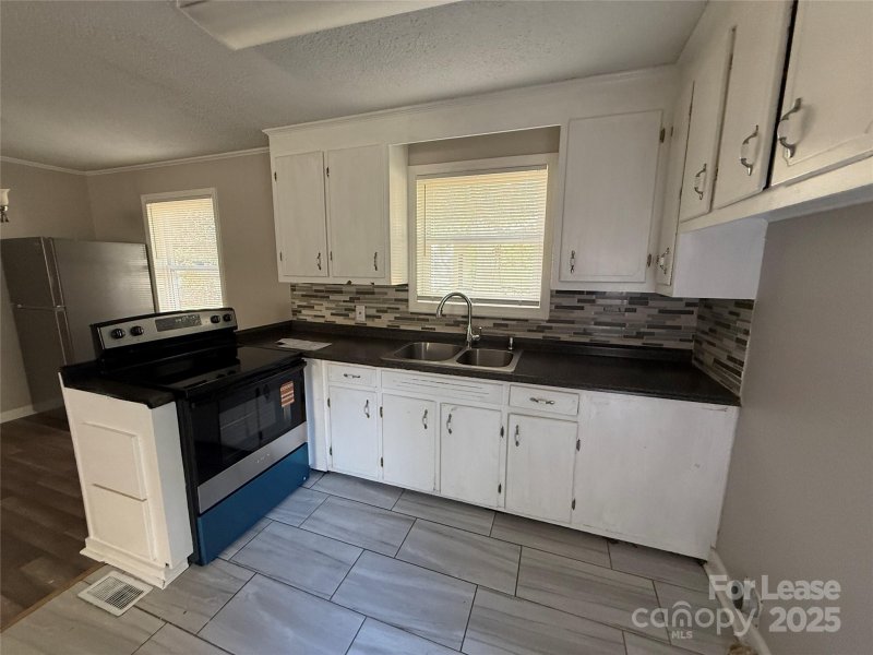 Property image 4 of 431 Red Tip Lane in Fawnbrook, Gastonia, NC 28052