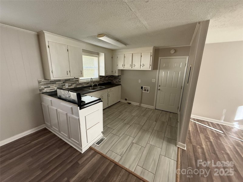 Property image 5 of 431 Red Tip Lane in Fawnbrook, Gastonia, NC 28052