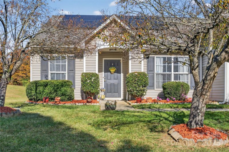 Property image 2 of 3219 Alderpoint Lane in Mill Creek, Charlotte, NC 28262