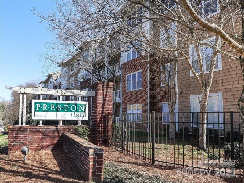 1000 E Woodlawn Road