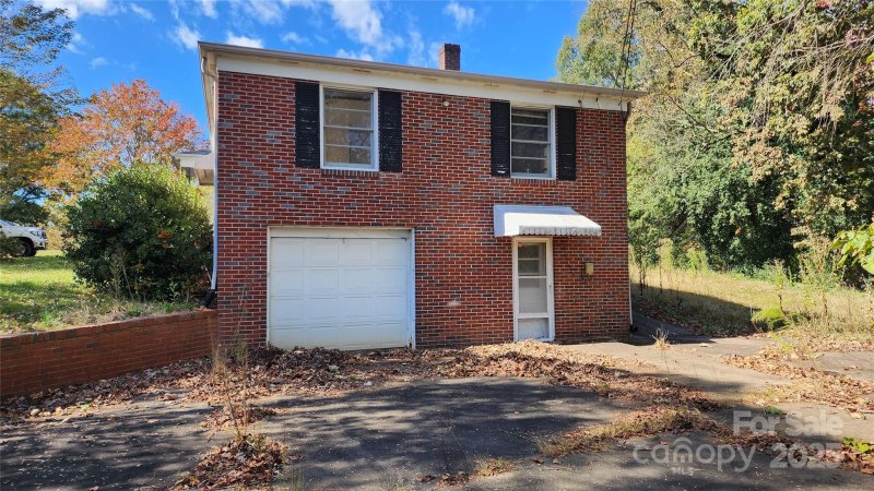 Property image 5 of 150 31st Avenue in Fairview Park, Hickory, NC 28601