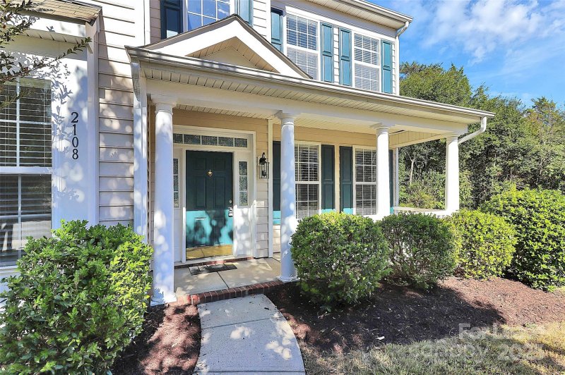 Property image 3 of 2108 Oakcliffe Court in Heatherstone, Harrisburg, NC 28075