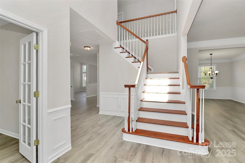 Property image 4 of 2108 Oakcliffe Court in Heatherstone, Harrisburg, NC 28075