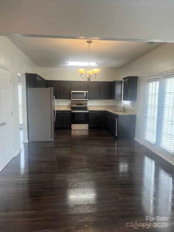 Property image 3 of 1139 Vine Cliff Lane in CATAWBA RIVER PLANTATION, Charlotte, NC 28214