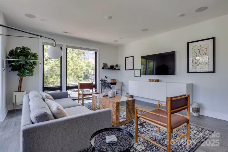 Property image 3 of 1240 Minter Place in Altura Southend, Charlotte, NC 28203