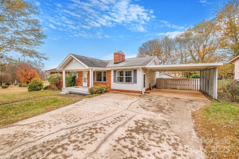 Property image 3 at 5 Sunset Drive, Swannanoa, NC 28778