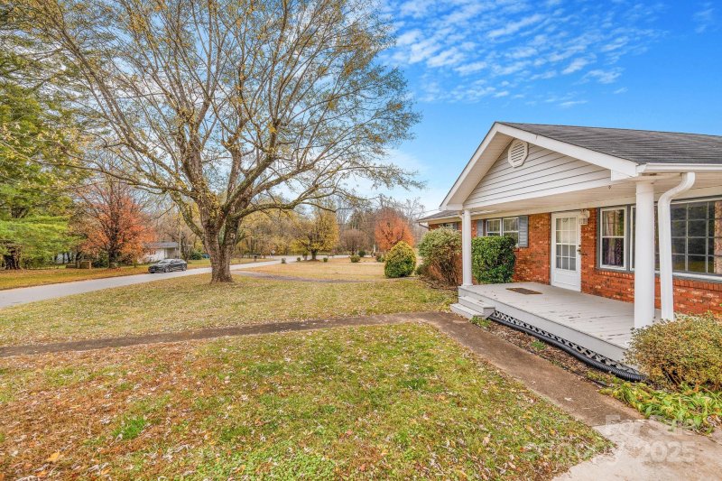 Property image 4 at 5 Sunset Drive, Swannanoa, NC 28778