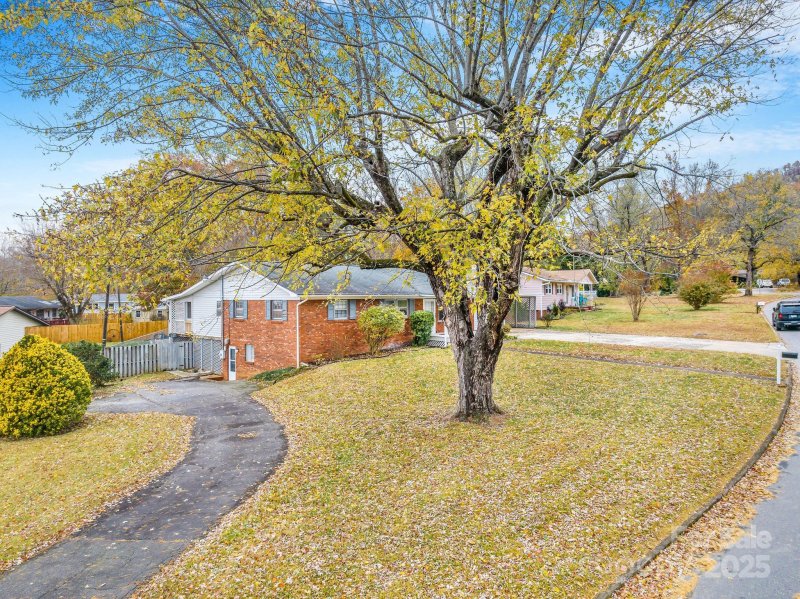 Property image 5 at 5 Sunset Drive, Swannanoa, NC 28778