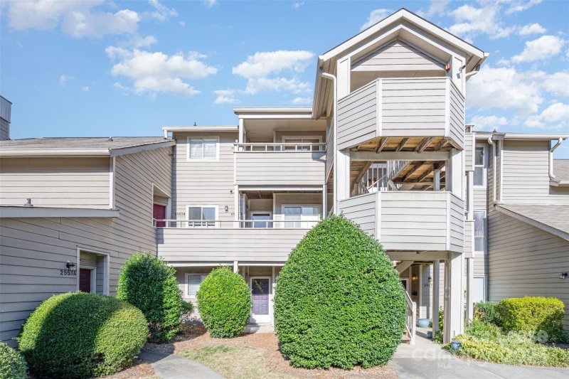 2555 Stockbridge Drive