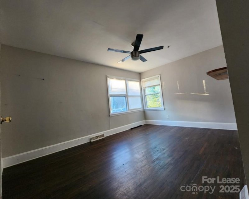 Property image 4 of 3337 Eastway Drive in Eastway Park, Charlotte, NC 28205