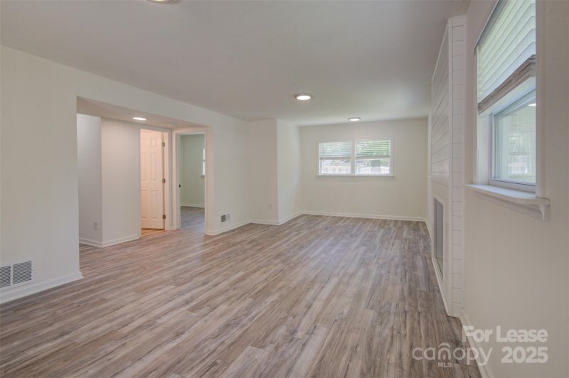Property image 2 at 3900 Rhodes Avenue, Charlotte, NC 28210