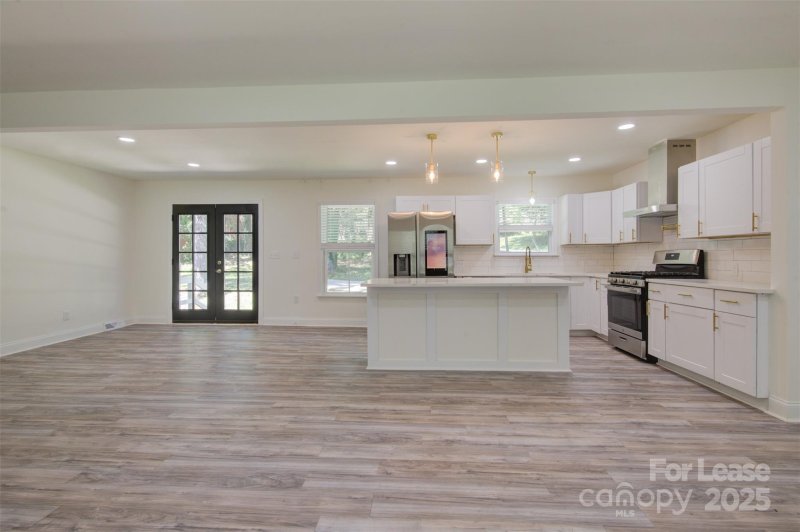 Property image 4 at 3900 Rhodes Avenue, Charlotte, NC 28210