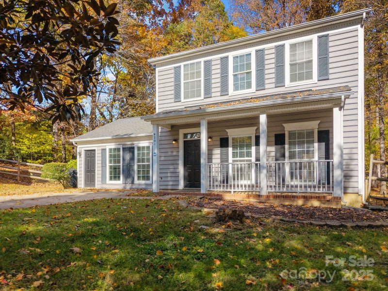 Treyburn, Charlotte Community