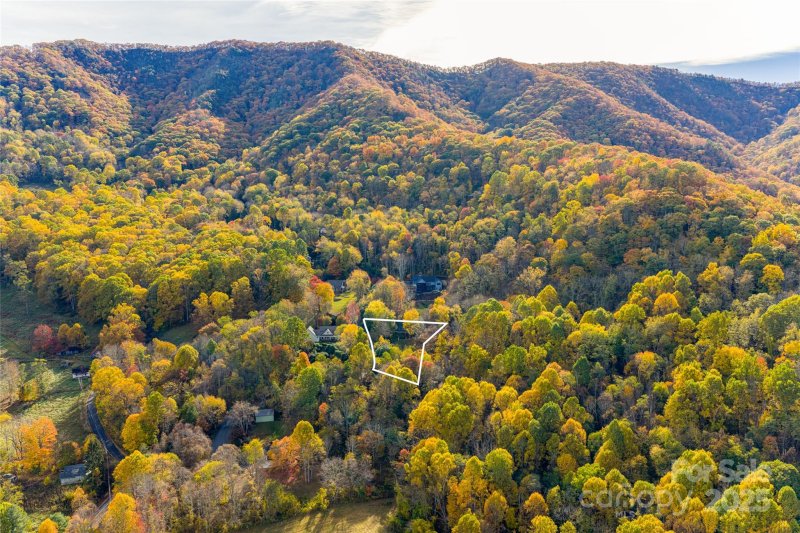 Property image 3 of 154 Presidential Drive in Crestview Pointe, Waynesville, NC 28786