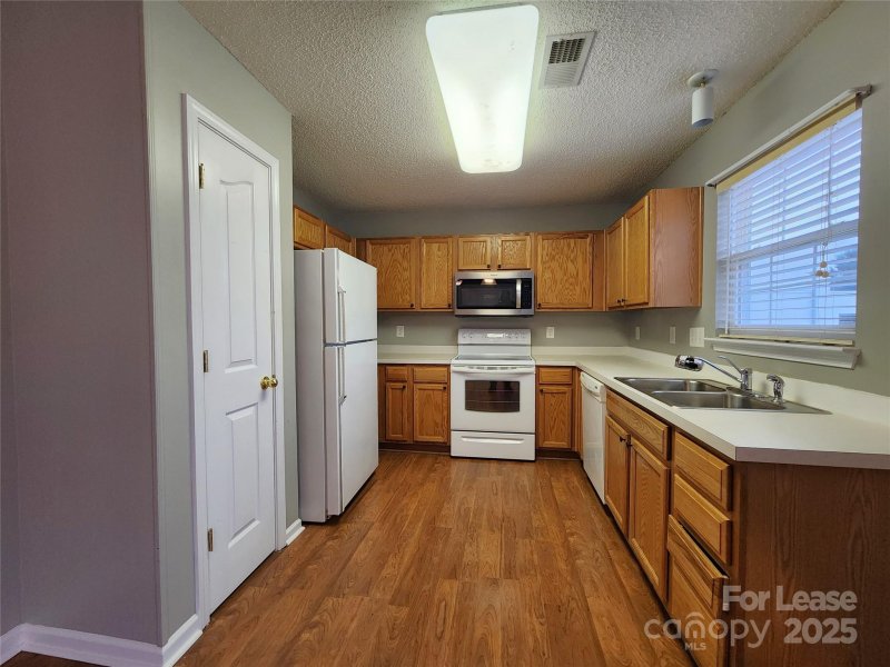 Property image 4 of 6830 Babbling Brook Lane in Rocky Meadows, Concord, NC 28025