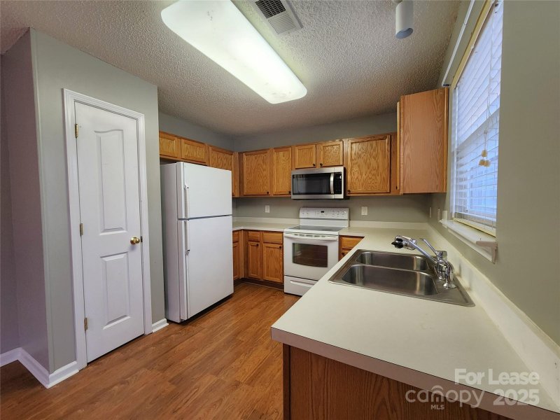 Property image 5 of 6830 Babbling Brook Lane in Rocky Meadows, Concord, NC 28025