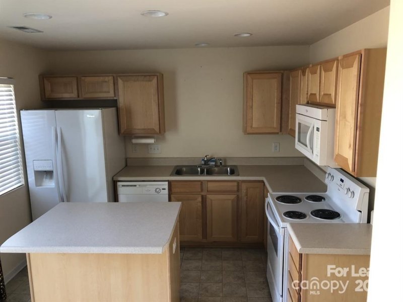 Property image 3 of 11138 Derryrush Drive in Villages At Back Creek, Charlotte, NC 28213