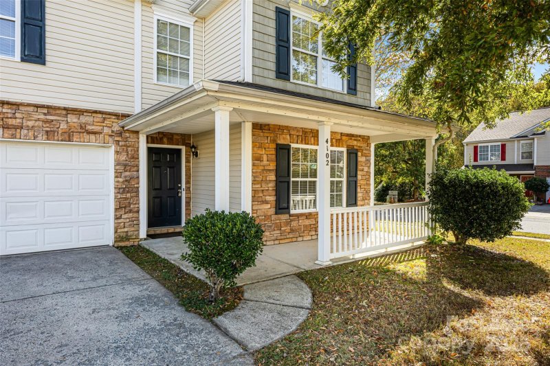 Property image 2 of 4102 Rosefield Court in Buckleigh, Charlotte, NC 28215