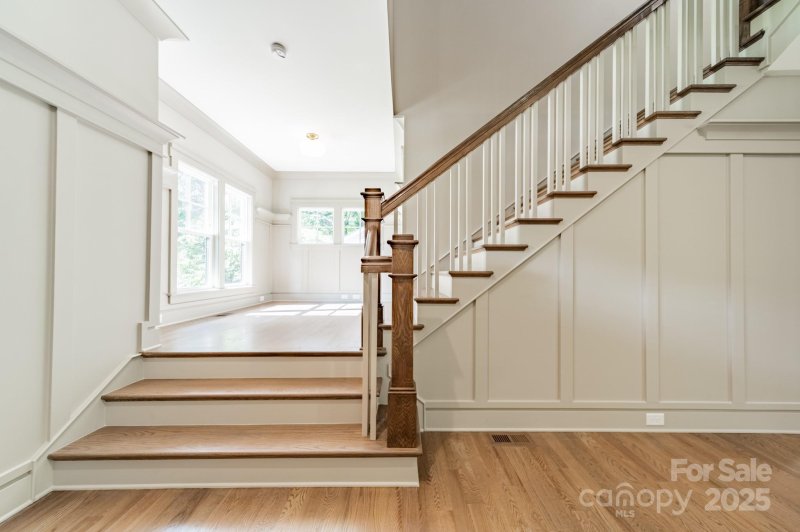 Property image 2 of 839 Drummond Avenue in Villa Heights, Charlotte, NC 28205