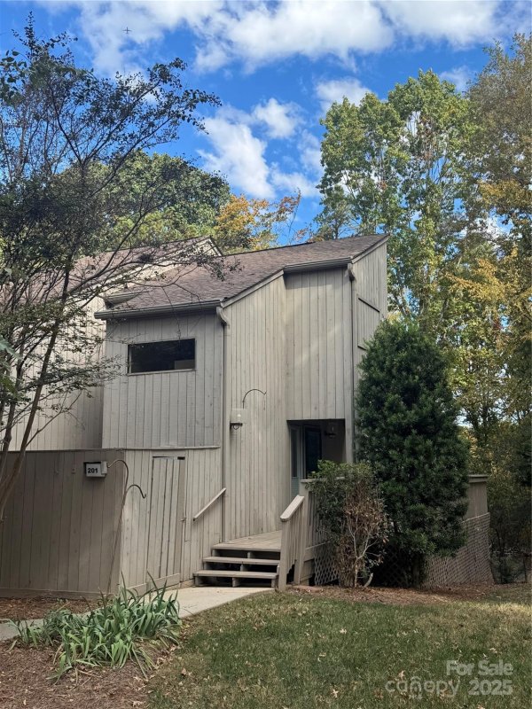 201 Riverview Terrace