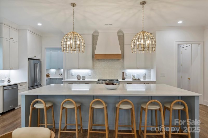 Property image 2 of 522 Greystone Road in Sedgefield, Charlotte, NC 28209