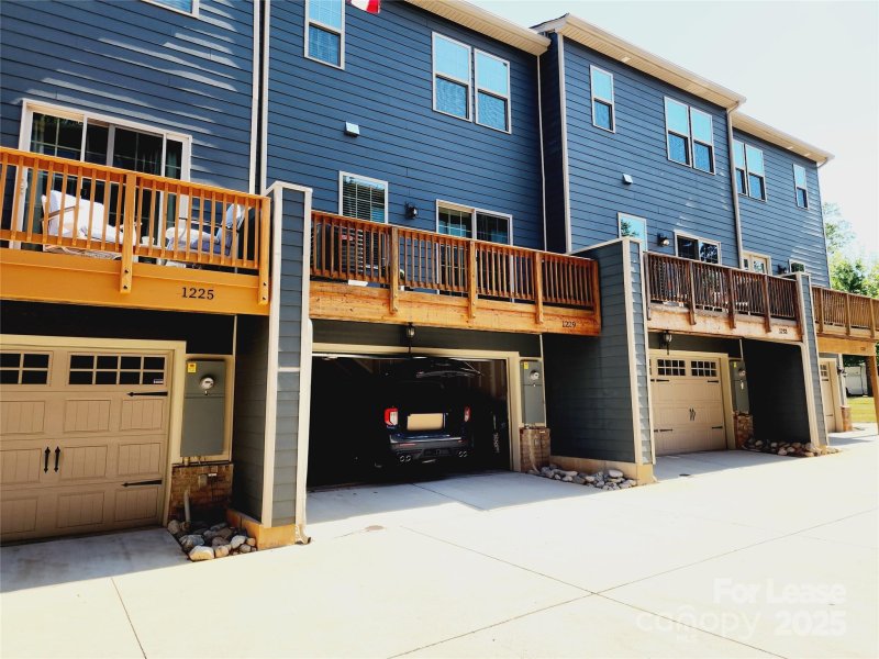 Property image 2 of 1229 Queen Lyon Court in Morningside, Charlotte, NC 28205