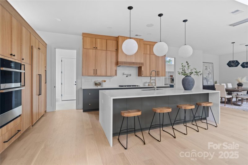 Property image 4 of 3822 Topsfield Road in Cotswold, Charlotte, NC 28211